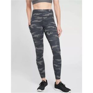 Athleta Ultimate Stash Camo 7/8 Tight
